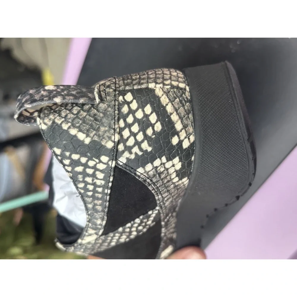 NEW G.I.L.I. Women's GI-Janna‎ Black Snake Print Exotic Lace Up Sneakers Coffee